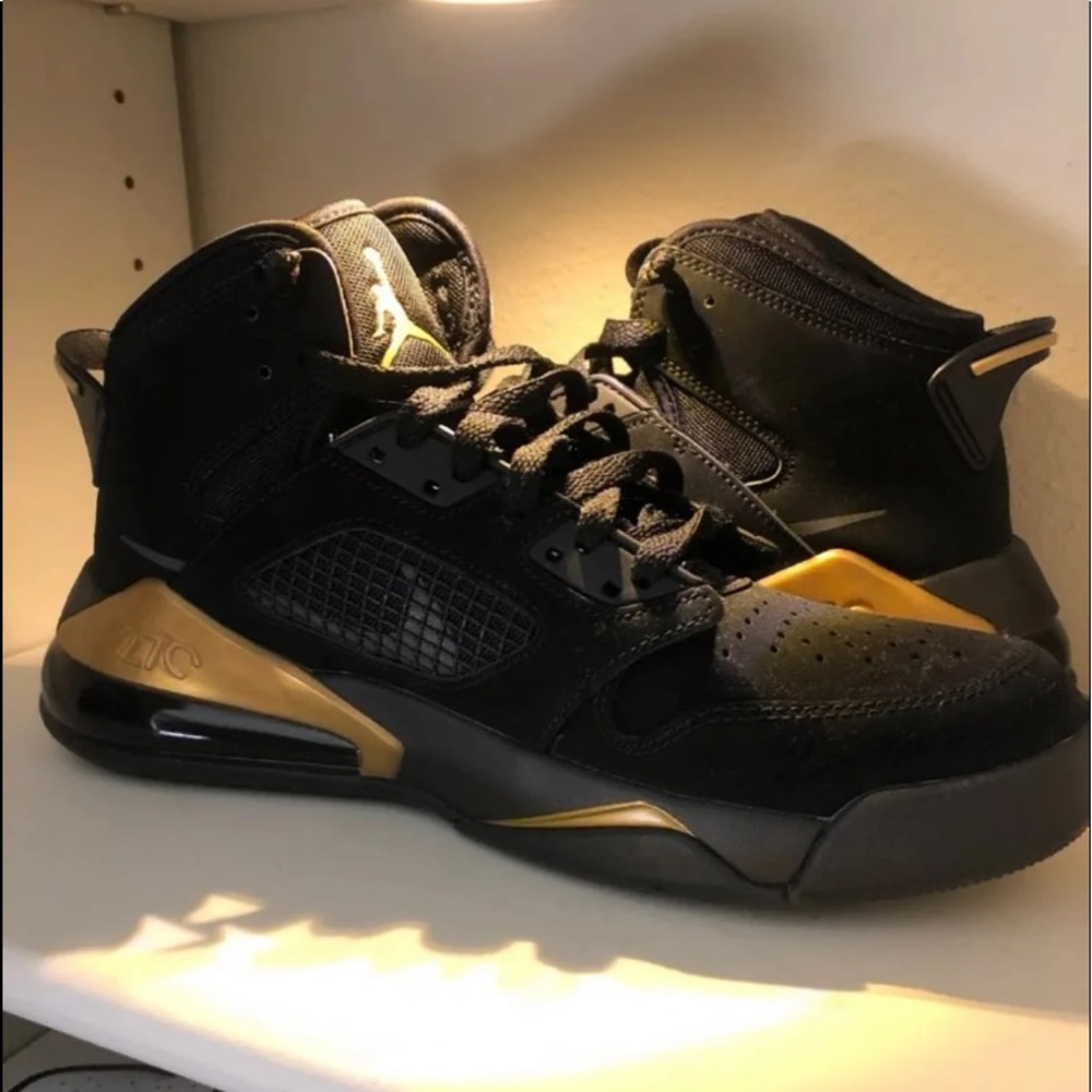 Mens Jordan Mars 270
